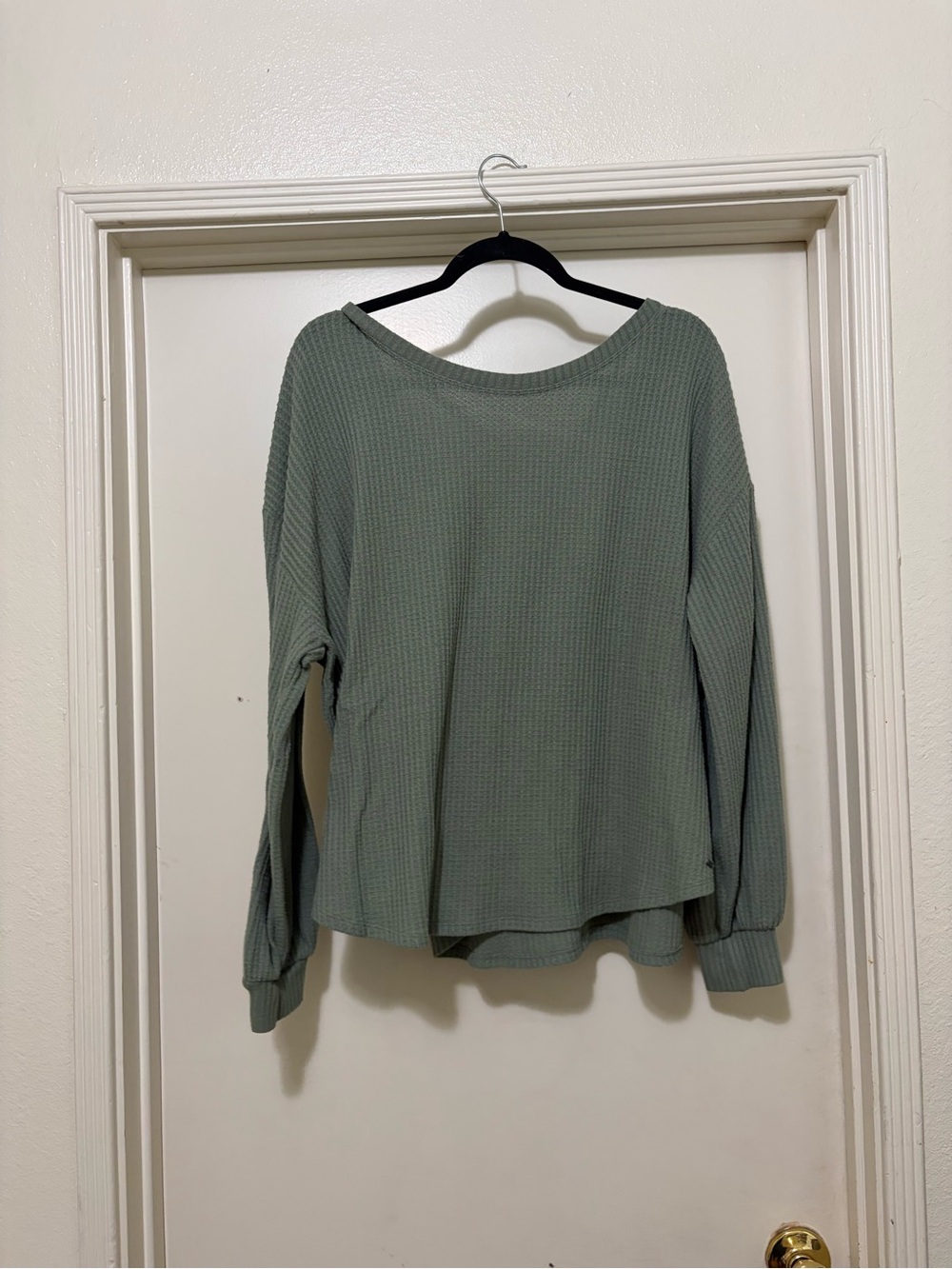 HOLLISTER SAGE GREEN WAFFLE KNIT CROSS BACK LONG SLEEVE TOP SIZE LARGE